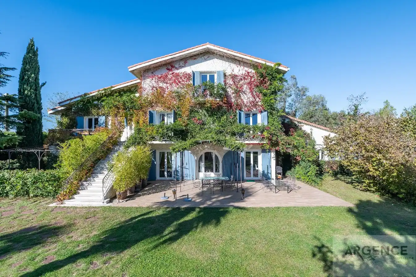 les Coquilloux grande maison familiale transformée en gîte